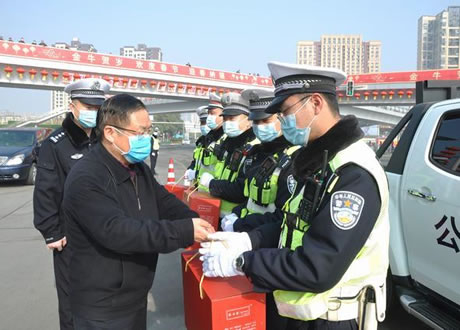 兰劲陈鼎看望慰问春节值班人员及一线职工