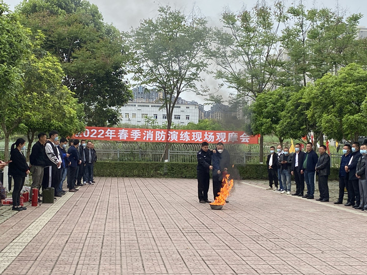 春季消防演练 2.jpg 春季消防演练 2.jpg