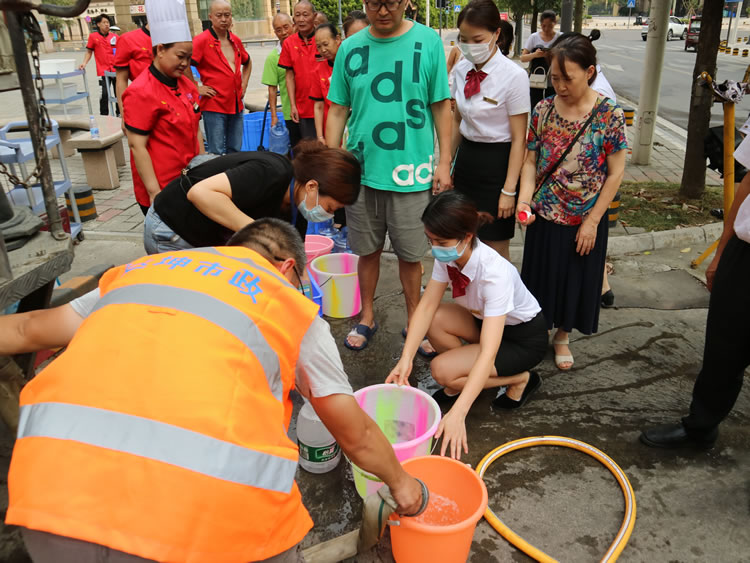 突发停水群众急,达坤公司“解难题”