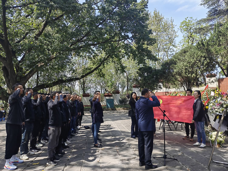 缅怀革命先烈 弘扬民族精神
