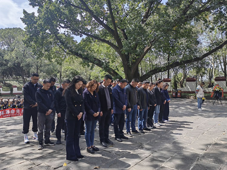 缅怀革命先烈 弘扬民族精神