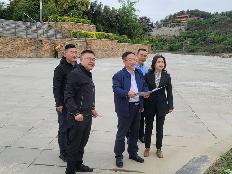 兰劲调研达坤公司民生项目建设项目建设情况